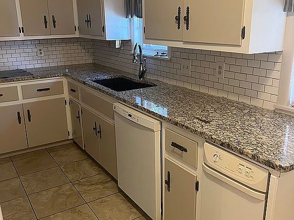 5th image of 2301 NW Cheyenne Ave