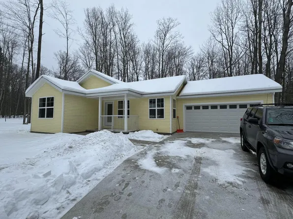 131 Teaberry Ln, Houghton Lake, MI 48629