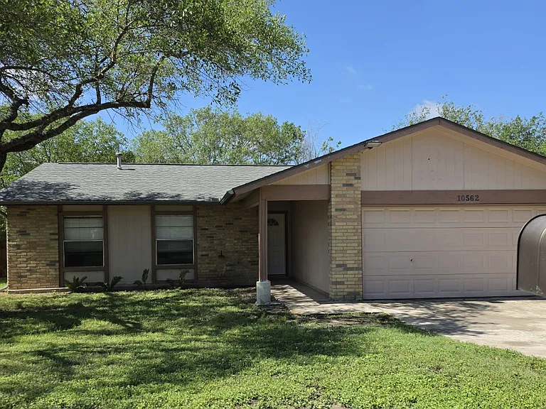 10562 Bounty Dr — Photo 1