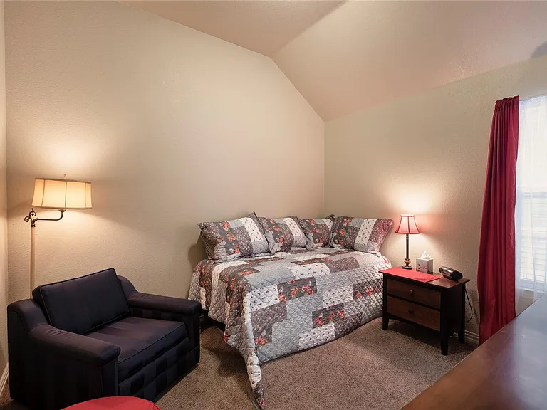 1010 Churchill Dr — Photo 16