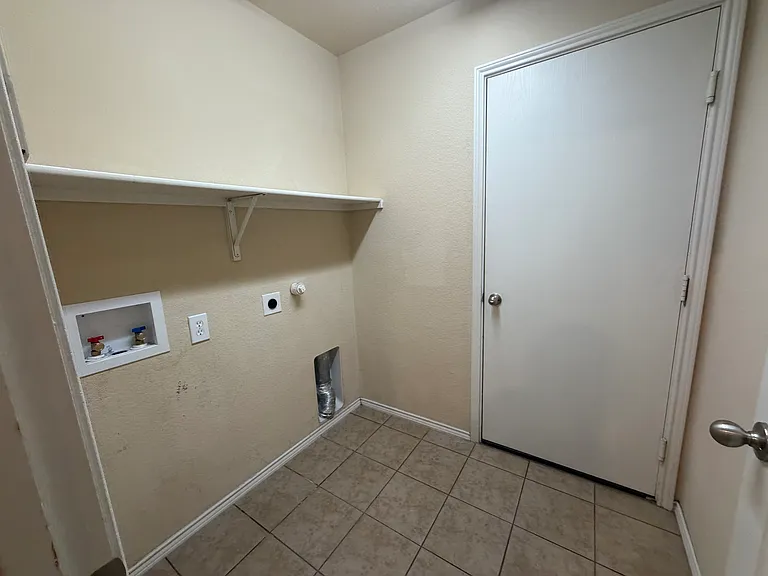 12926 Adela Dr — Photo 9