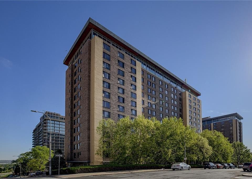 1st image of 600 E 8th St APT 3B
