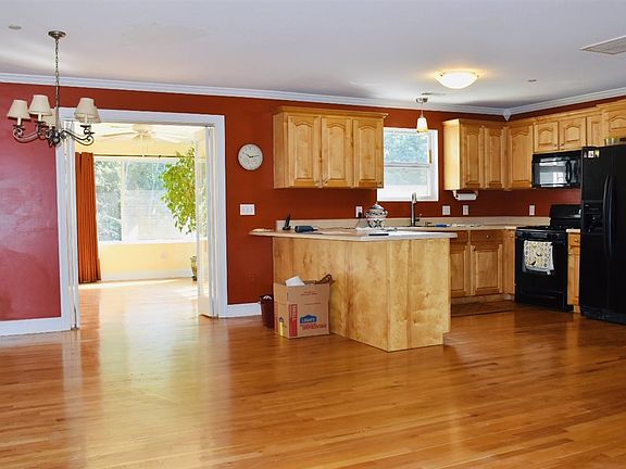 3rd image of 4372 Conrad Dr