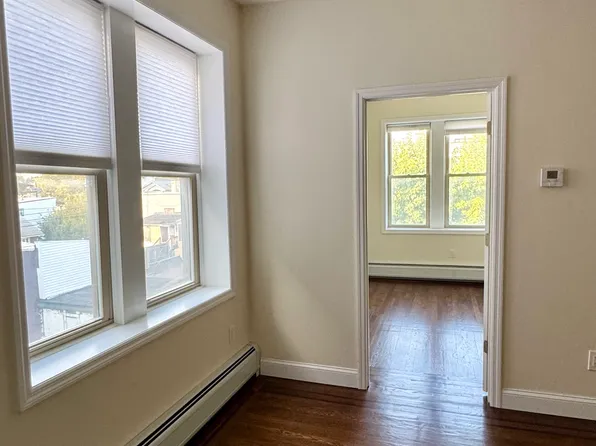 76 Beacon Avenue image 3 of 34