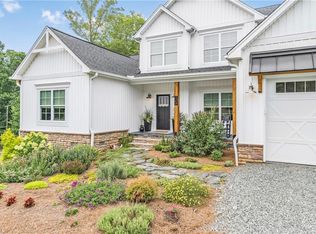 104 Shade Tree Ln, Pinnacle, NC 27043