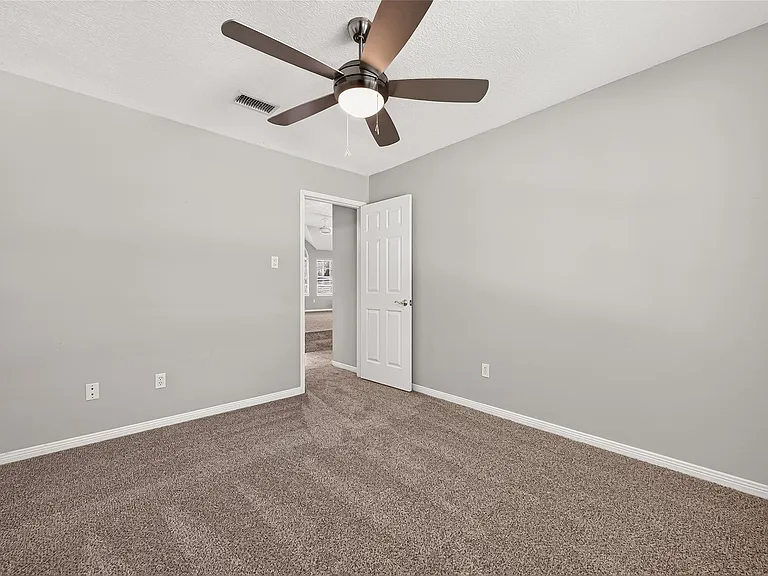 2106 Avenida La Quinta St — Photo 33