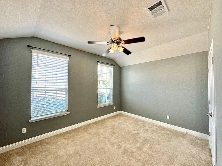 830 Old World Dr — Photo 30