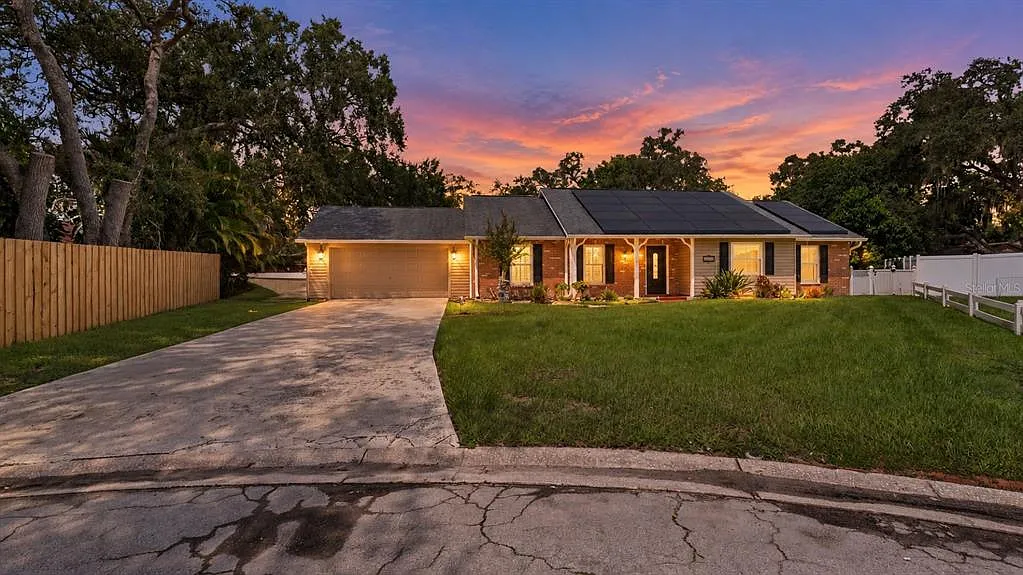 3 bed, 2.0 bath, 1945 sqft, $2,500 — Photo 3