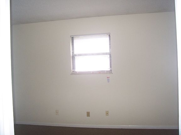 4th image of 305 Lynnwood Dr APT 15