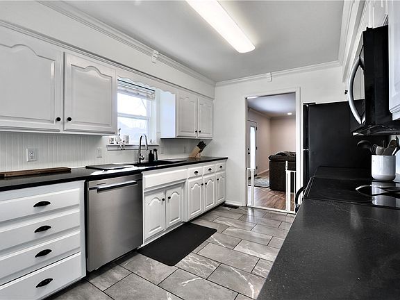 3rd image of 1227 Countrywood Cir