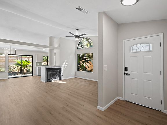 4th image of 1516 E Castleview Drive