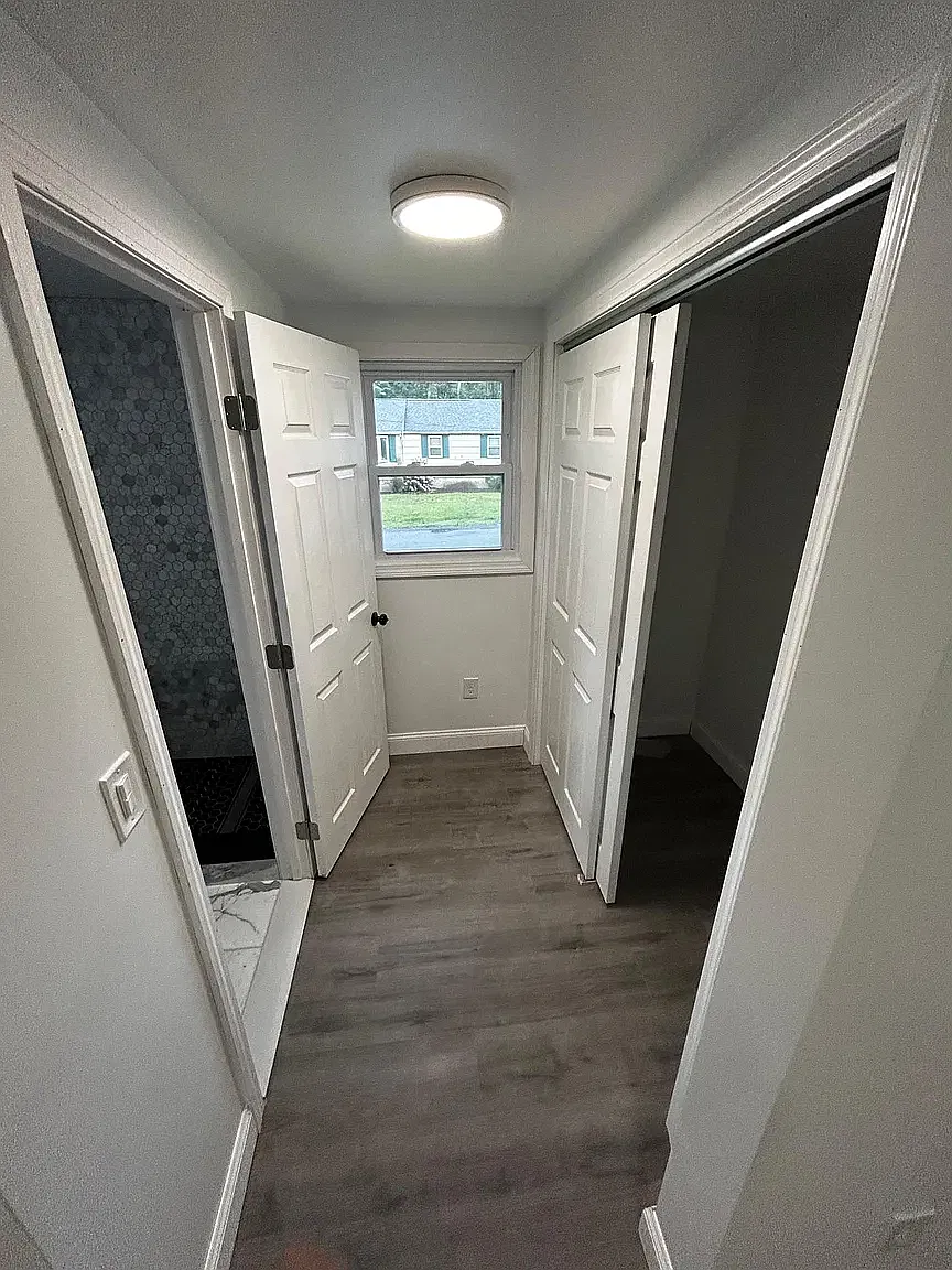 3 bed, 1100 sqft, $3,300 — Photo 4
