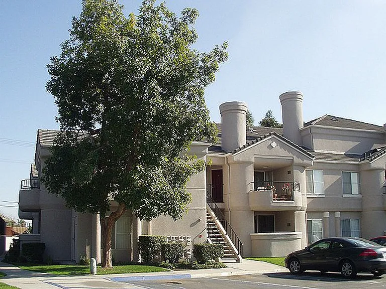 Alcantara Home Apts — Photo 10