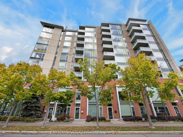 401 Golden Ave #703, Ottawa, ON K2A 1H4