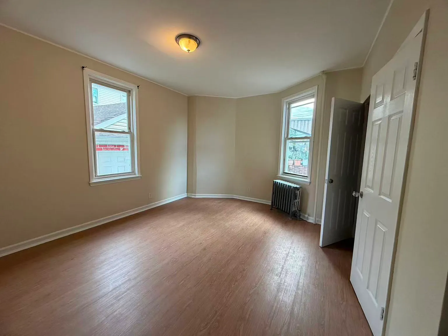 3 bed, 1.5 bath, $3,500 — Photo 2