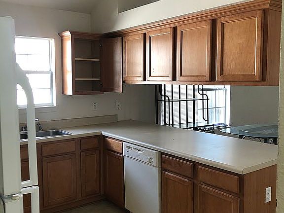 5th image of 1475 Dunhurst Dr