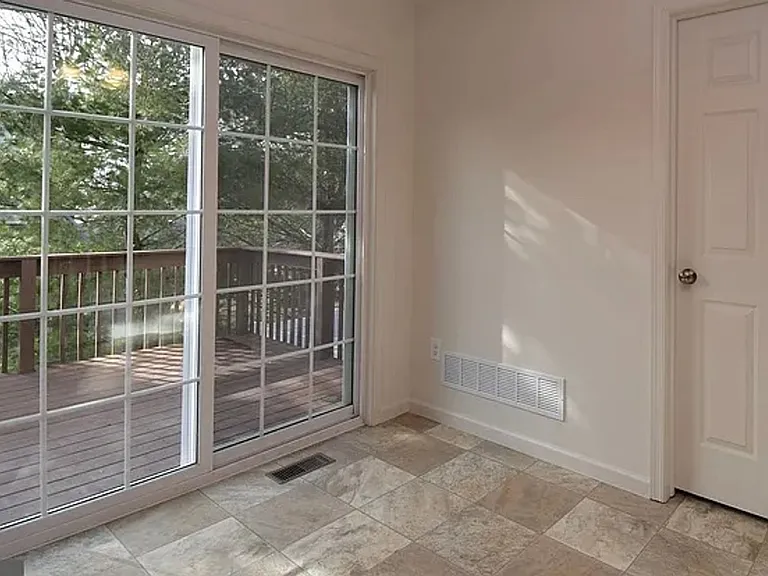 1012 Alexander Dr — Photo 9
