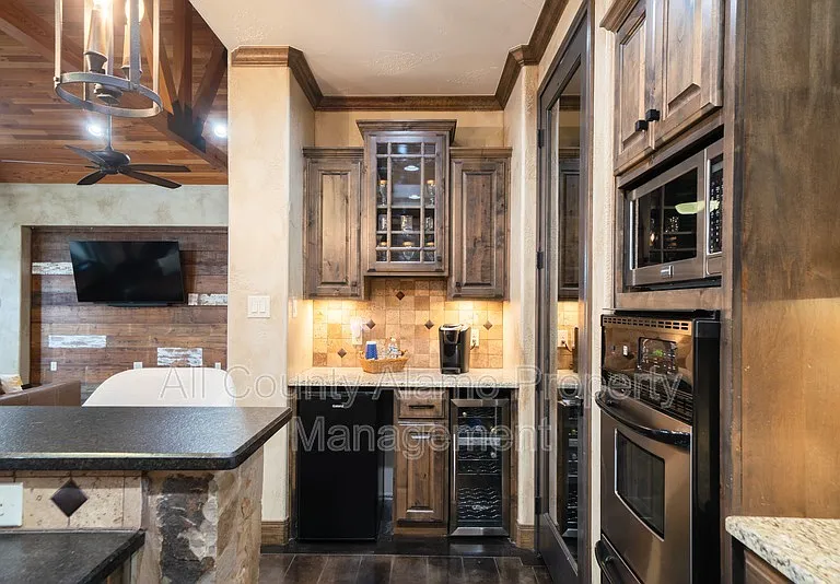 303 Schneider St — Photo 21