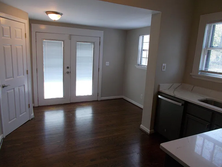 1812 Martin St — Photo 13