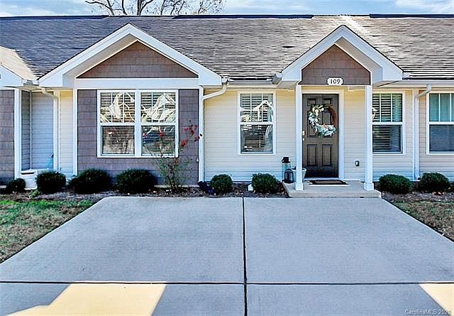 1st image of 109 Lassiter Ct