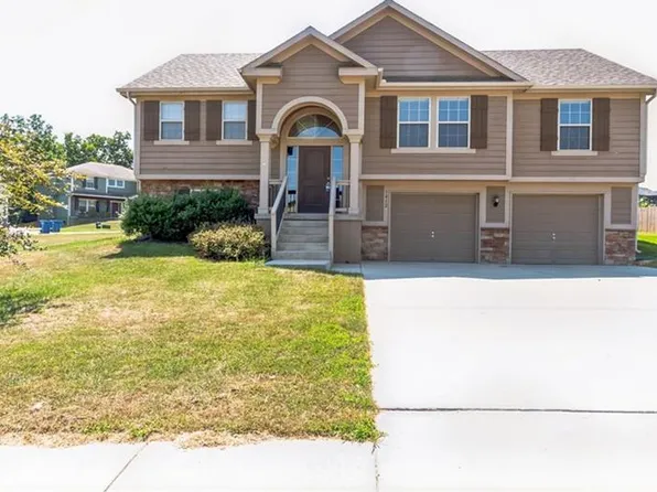 1412 Kelly Ln, Kearney, MO 64060