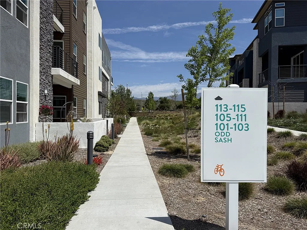 2 bed, 1240 sqft, $3,900 — Photo 2