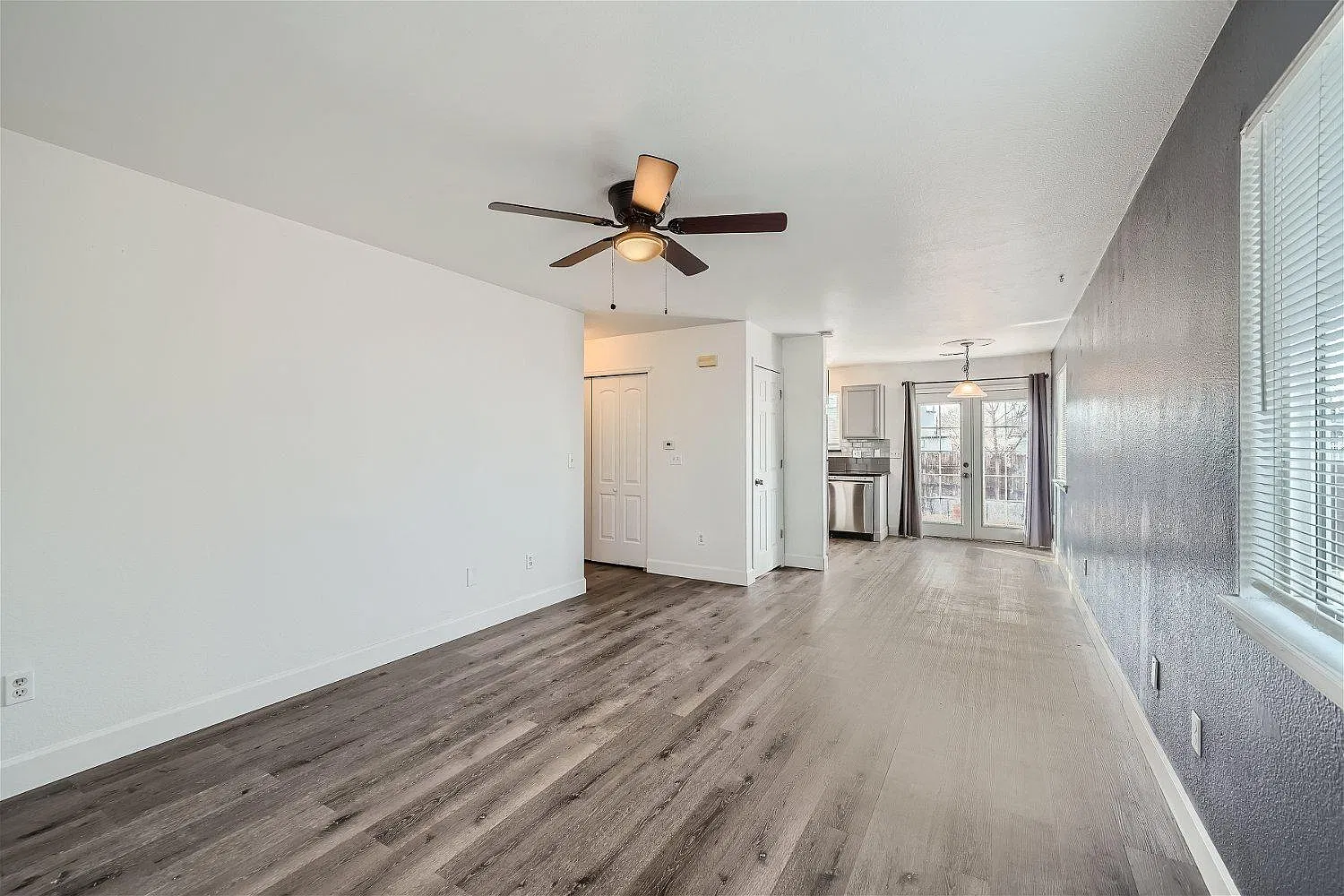 3 bed, 1100 sqft, $2,400 — Photo 1
