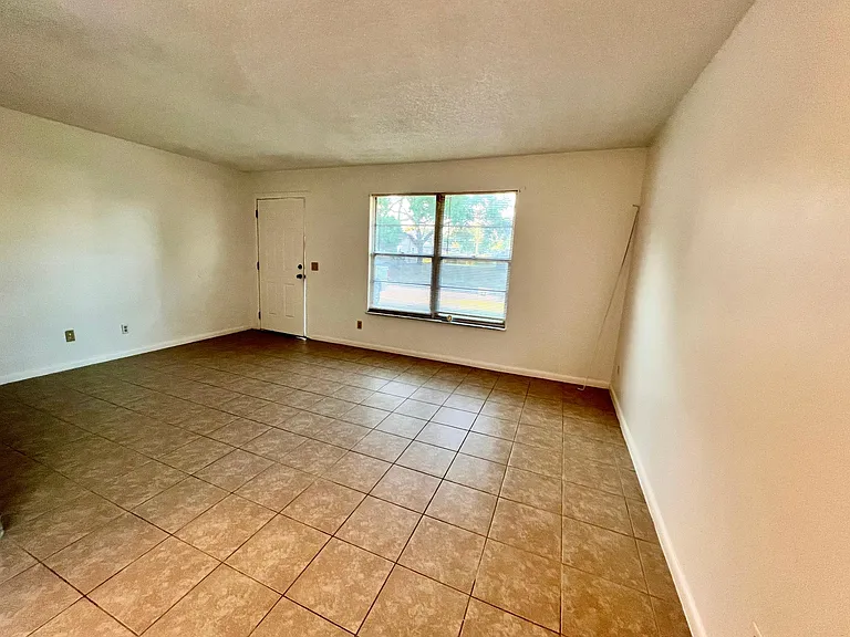 103 Admiral Cir #A — Photo 3