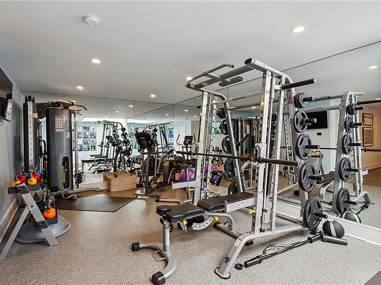 2525 Peachtree Rd NE #32 — Photo 37