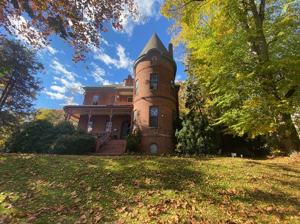 335 Grand St APT 3