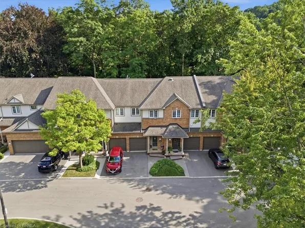 120 Beddoe Dr #6, Hamilton, ON L8P 4Z4