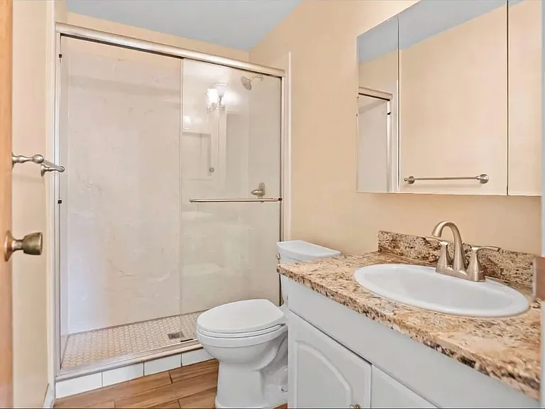 4675 Englewood Dr — Photo 10