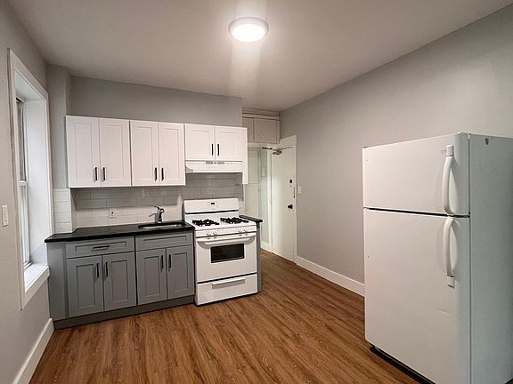 3rd image of 934 Pavonia Ave #1A