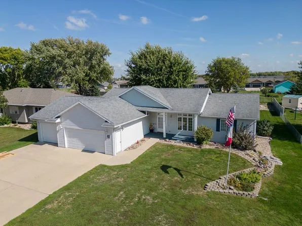 2701 Zenith Ave, Spirit Lake, IA 51360