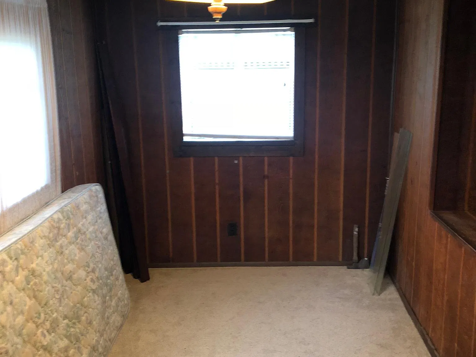 1402 Peterson Dr — Photo 2