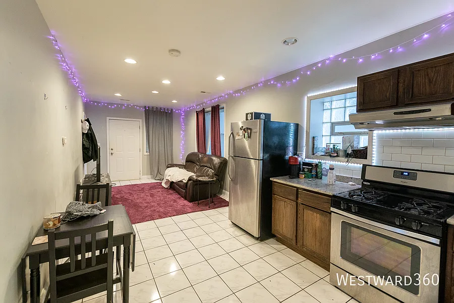 2844 N Whipple / 2 bed - 1 bath / Logan Square / Available 8/1 — Photo 3
