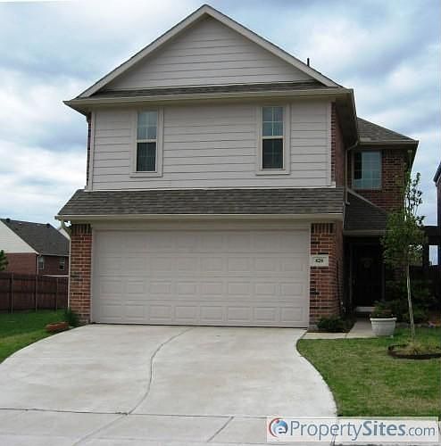 1st image of 629 Fleming St