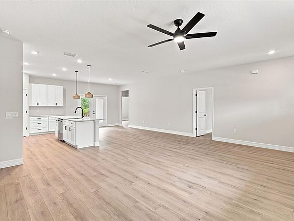 3rd image of 41325 Royal Trails Rd