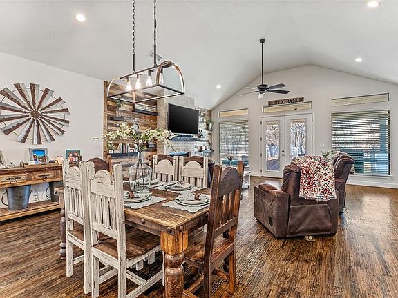 3rd image of 111 Deep Wood Ln