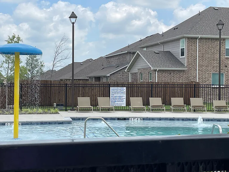 111 Connecticut Ct — Photo 30
