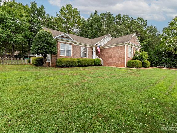 3rd image of 114 Harbor Landing Dr