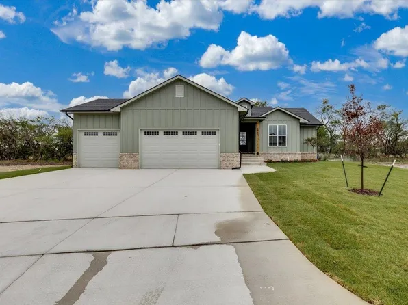 8989 E Bradford St, Wichita, KS 67210
