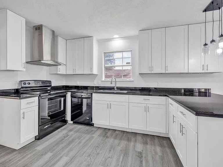 4409 Hillbrook Dr — Photo 17