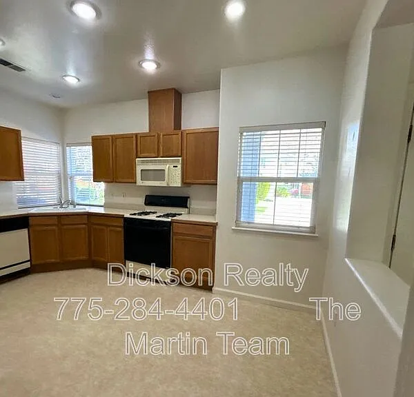 5776 Golden Eagle Dr — Photo 3