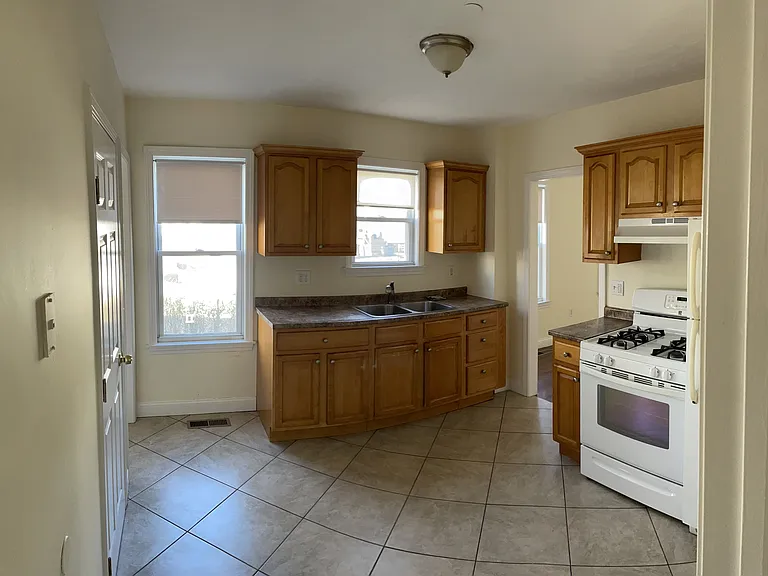 66A Paris St #1 — Photo 7