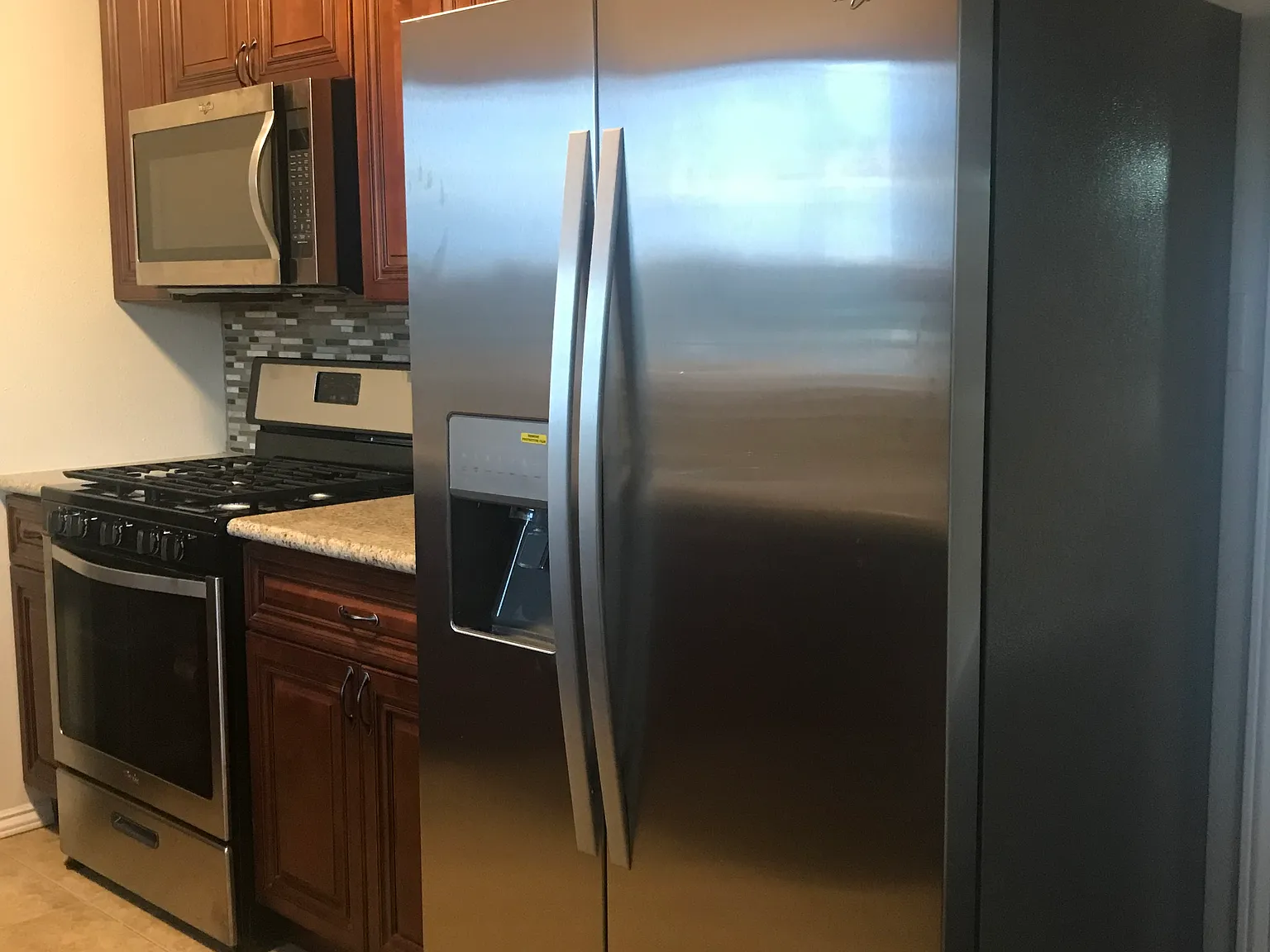 1 bed, 856 sqft, $1,950 — Photo 3