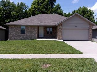 1063 S Casa Grande Ave, Springfield, MO 65802