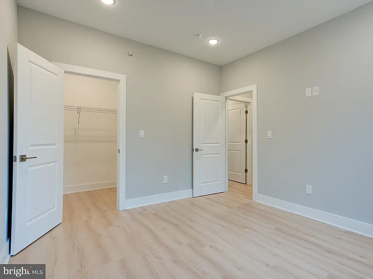 1933 N Leithgow St #35-1 — Photo 12