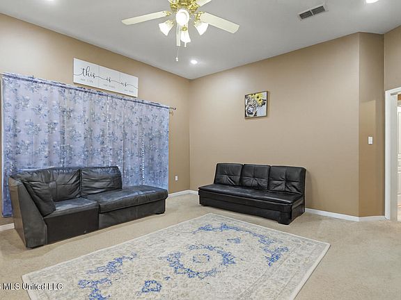3rd image of 419 Pinecrest Cir