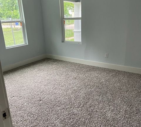 4th image of 1224 Frost Ave